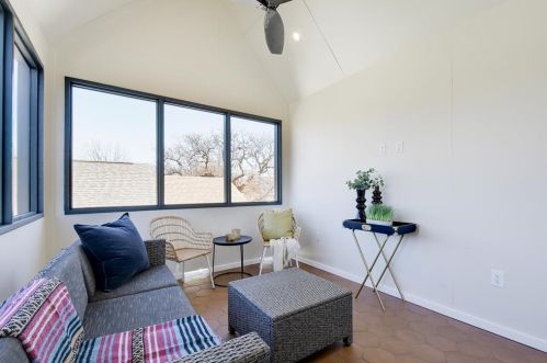 4907 Delores Ave, Austin TX  78721-2107 exterior