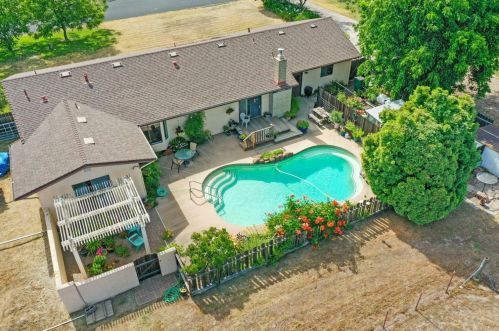 12836 Paddy Creek Ln, Lodi, CA 95240-9326