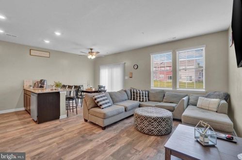 215 Maple Run Dr, York PA  17404-9149 exterior