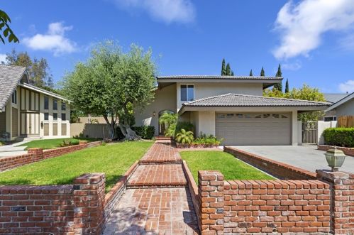 7325 Calle Granada, Anaheim CA  92808-1033 exterior