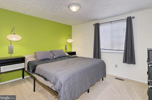 8290 Morning Dew Ct, Springfield VA  22153-3812 exterior