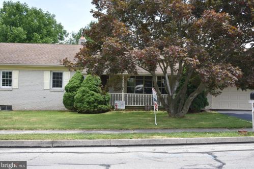 1222 Baer Ave, Hanover, PA 17331-3409