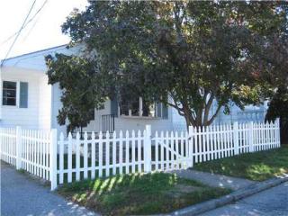 69 Wainwright St, Providence, RI 02908-1423