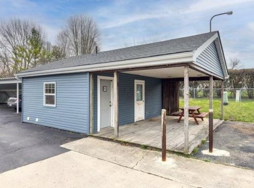 2416-2422 Red Coach Dr, Springfield OH  45503-1238 exterior