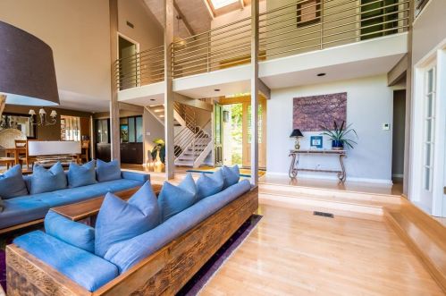 102 Canyon Cir, Austin TX  78746-4658 exterior