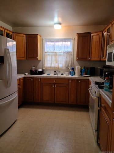 763 Applewood Dr, El Cajon, CA 92021-5550