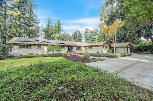 6435 Mulberry Ln, Stockton, CA 95212-9417