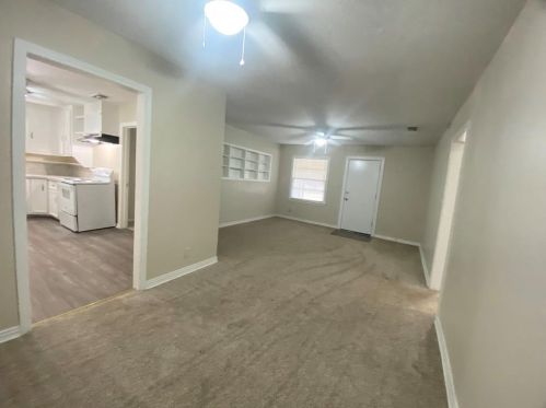 832 Anderson St, Angleton TX  77515-5209 exterior