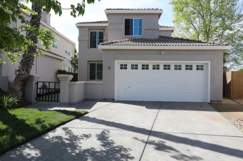 2908 Laguna Ct, Elk Grove, CA 95758-7440