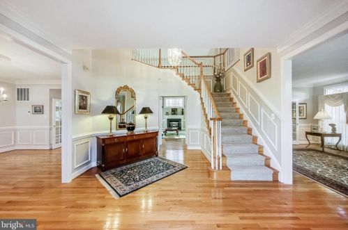 6420 Lake Meadow Dr, Springfield, VA 22015-3927