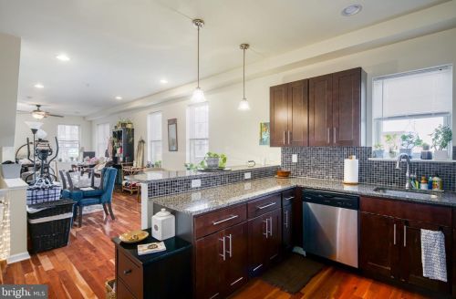 825 16 St, Philadelphia PA  19140-4911 exterior