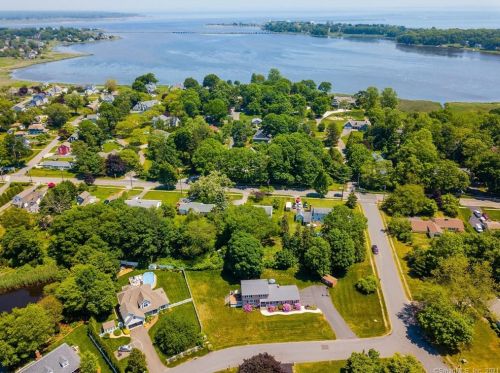 51 Cricket Ct, Fenwick, CT 06475-2405