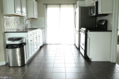 607 Royal View Dr, Lancaster PA  17601-2872 exterior