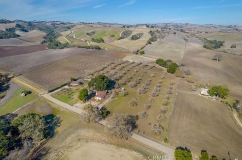 1910 Live Oak Rd, Lake Nacimiento, CA 93446-8697