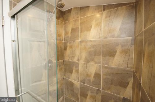 41 Holt Cir, Trenton NJ  08619-1605 exterior