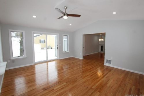41 Mcgrath Rd, Wapping CT  06074-1116 exterior