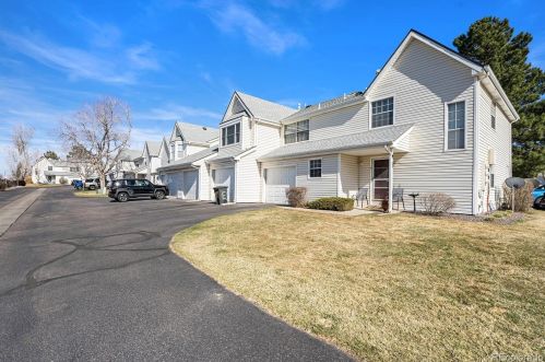 12533 Pacific Cir, Aurora CO 80014-6325 exterior