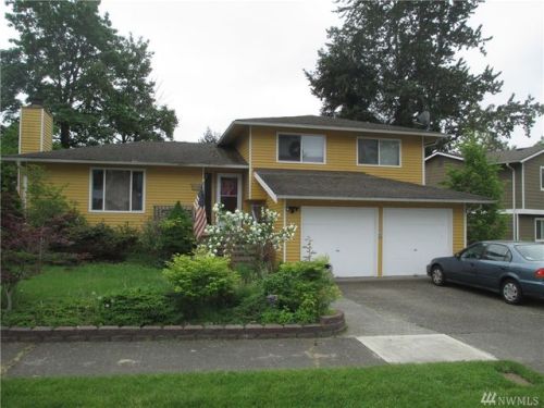 3201 19th Ct, Seattle, WA 98058-4712