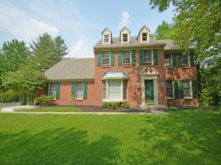 817 Huntersknoll Ln, Cincinnati, OH 45230-4343