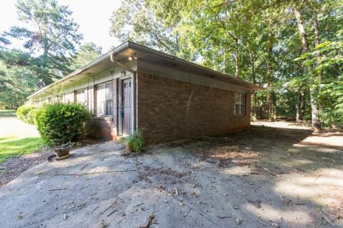 2124 Golfview Dr, Conyers GA  30013-2166 exterior