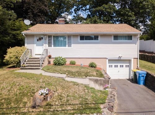74 Oldham Ave, Waterbury, CT 06705-3032