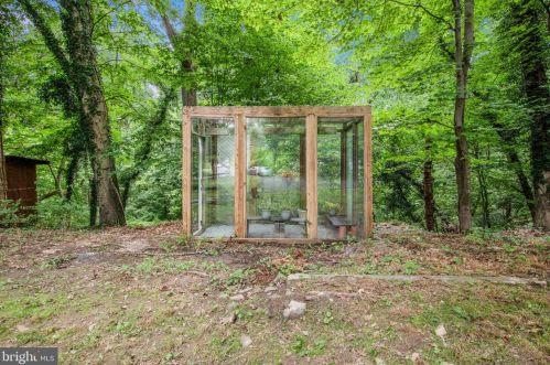 9715 Capitol View Ave, Silver Spring MD 20910-1033 exterior