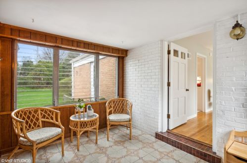 115 Montgomery Ln, Glenview, IL 60025-4924
