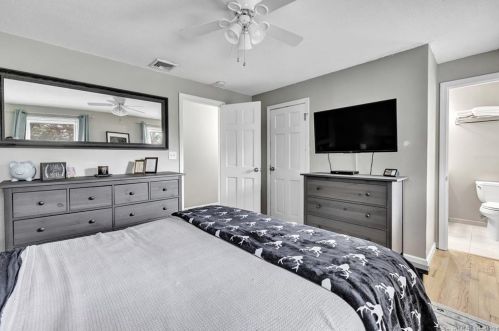 24 Morgan Dr, Wallingford CT  06492-2641 exterior