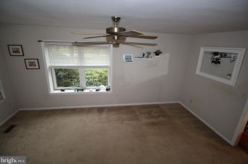 701 Apple Ct, Flemington, NJ 08822-3138