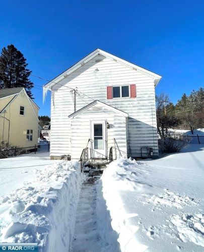 132 2nd St, Fayal, MN 55734-1217