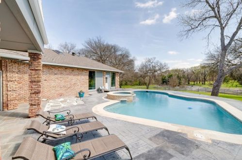 2817 Country Vly Rd, Garland TX  75041-2130 exterior