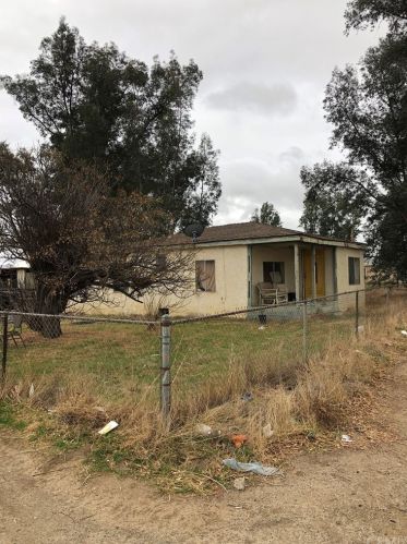 945 G St, Perris, CA 92570-2410