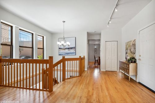 1019 Balmoral Ave, Chicago, IL 60640-1913