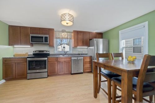 120 Ardmore Rd, Hartford, CT 06119-1204