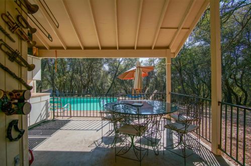21936 Hacienda Dr, Grass Valley, CA 95949-8987