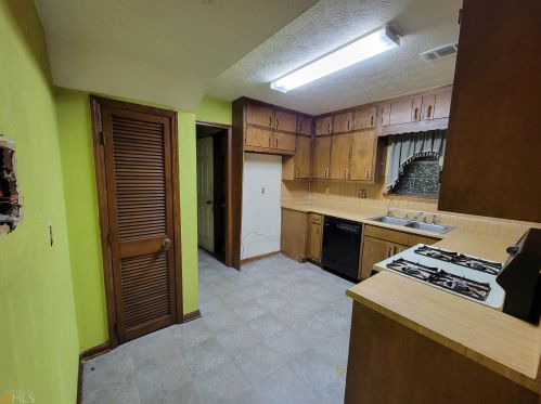 6905 Babbling Brk Dr, Rex GA 30273-2431 exterior