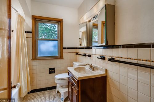 1262 James Ave, Saint Paul MN  55105-2946 exterior