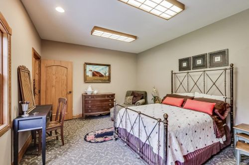 8901 Maple Ave, Willowbrook IL 60527-6469 exterior