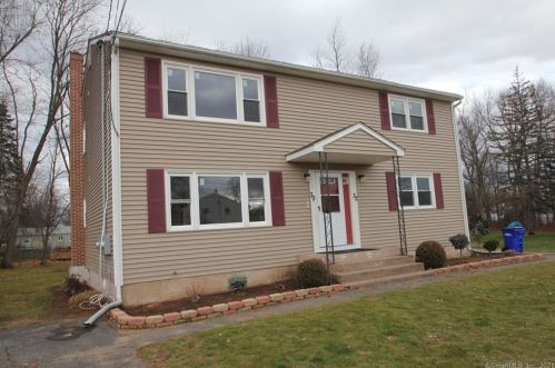 32 Lownds Dr, Windsor Locks CT  06096-2819 exterior