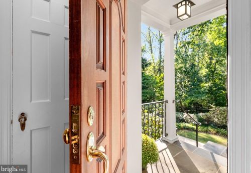 1118 Dl Dr, Silver Spring MD 20910-1601 exterior