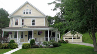 5 Grove St, Proctor, VT 05765-1153