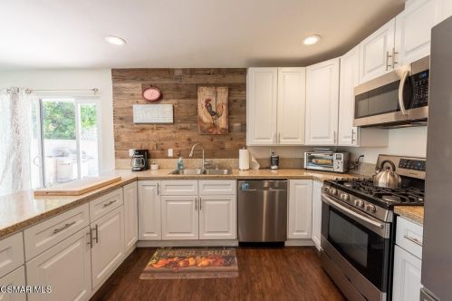 2167 Tracy Ave, Simi Valley CA 93063-2750 exterior