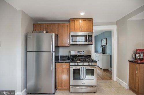 410 Lakeview Ave, Tavistock NJ 08033-1609 exterior