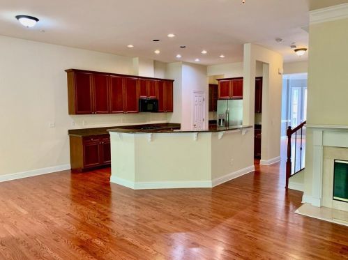 1303 Creekside Pl, Smyrna GA  30082-4884 exterior