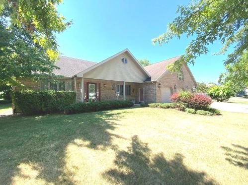 2263 Fox Run Dr, Kankakee, IL 60901-8358