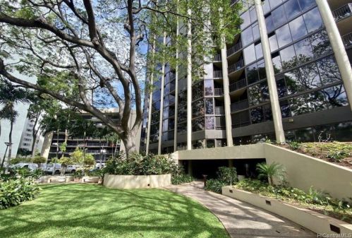 60 Beretania St, Honolulu HI  96817-4752 exterior