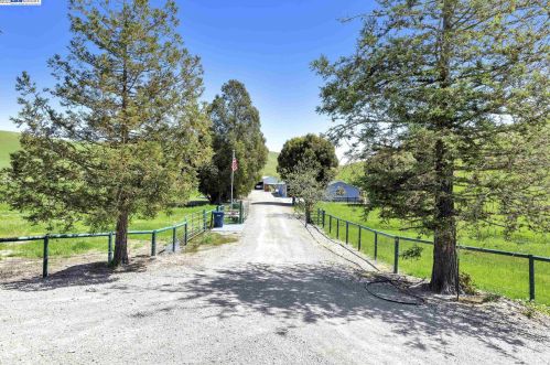 7033 Collier Canyon Rd, Livermore, CA 94551-9140