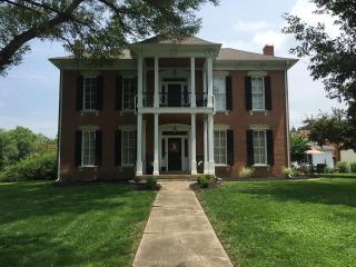 143 Leonard St, Liberty, MO 64068-2304