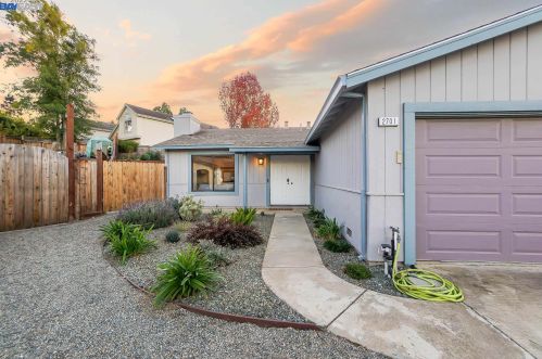 2701 Pickford Pl, Hayward, CA 94541-4567