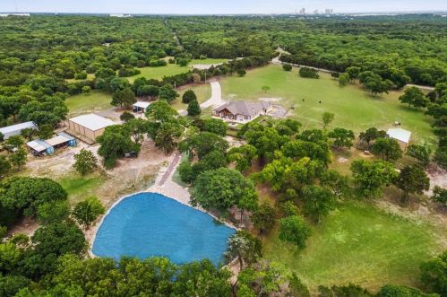 2151 Texas Plume Rd, Cedar Hill TX 75104-3602 exterior